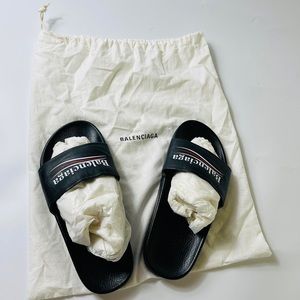 Balenciaga slides size 39